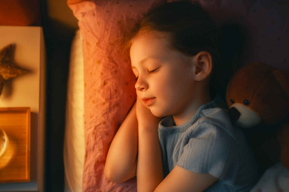 Jak hravě uspat děti? Vyzkoušejte promítací pohádky